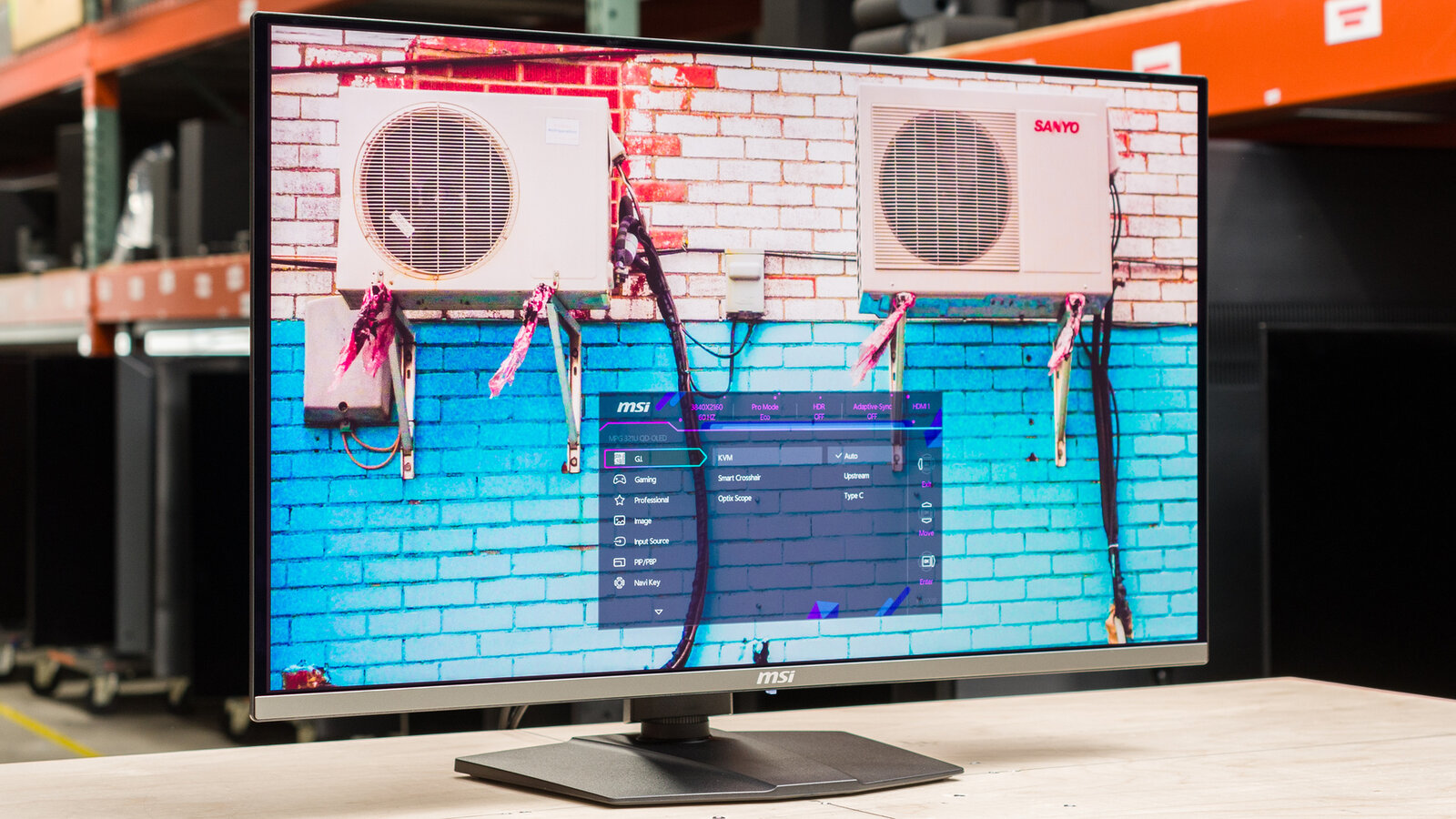 MSI MPG 321URX QD-OLED-1