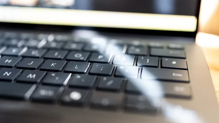 Asus ZenBook Duo (2025)-6