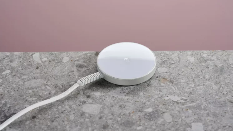 ESR Qi2 Mini Wireless Charger-2