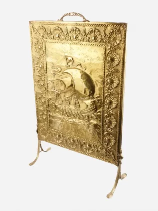 Белый диван: как оформить?-23