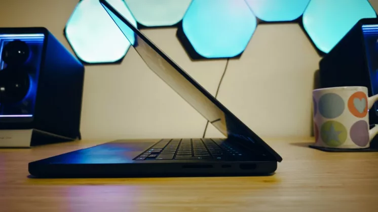 MacBook Pro 14 (M4)-3