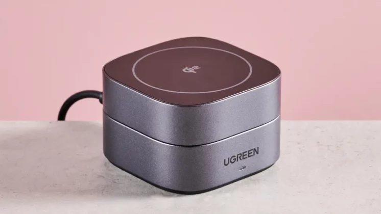 UGreen 2-in-1 Qi2 Magnetic Foldable Fast Charging Station-5