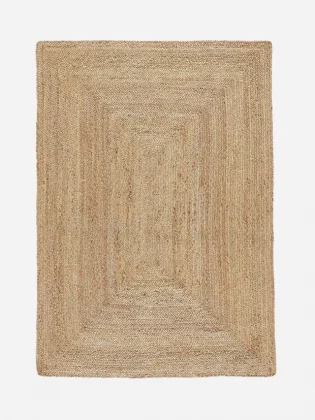 Белый диван: как оформить?-4