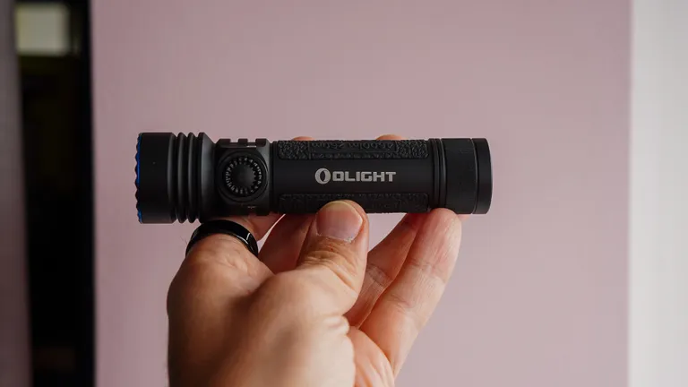 Мощные фонарики — до 1000 люмен в кармане картинка Olight Seeker 4 Pro-2