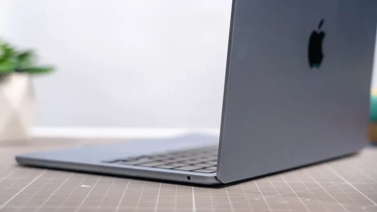 Apple MacBook Air M4-4