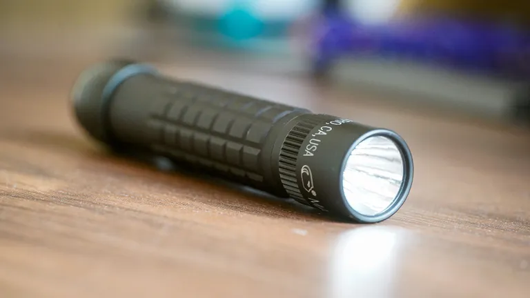 Мощные фонарики — до 1000 люмен в кармане картинка Maglite MAG-TAC-2