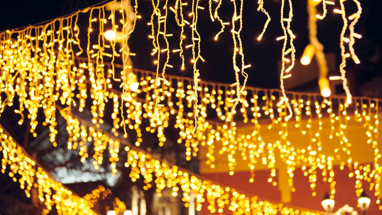 Развесьте мерцающие огоньки