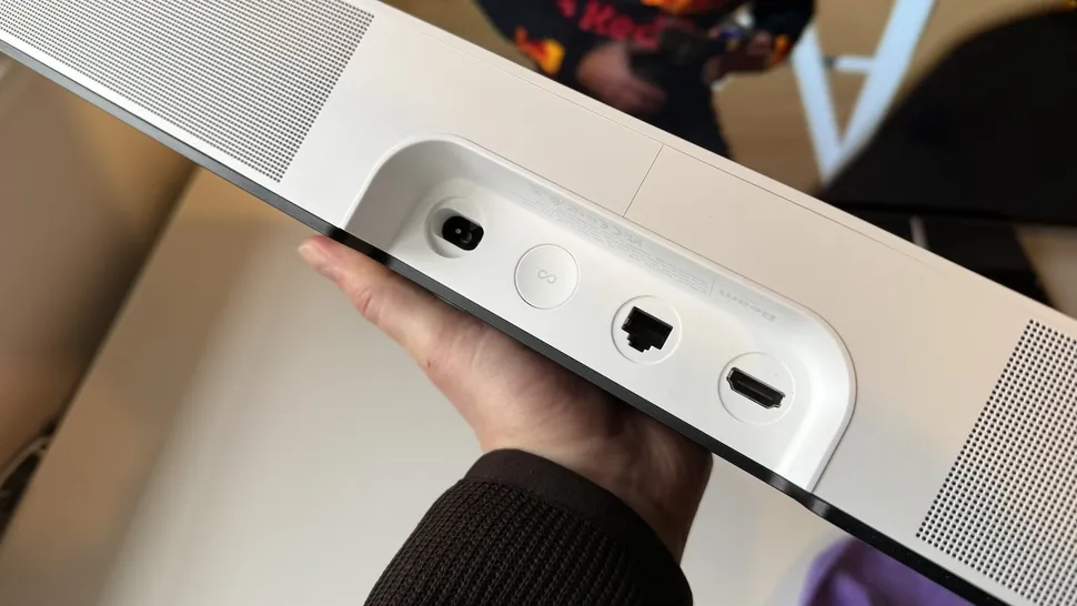 Sony Bravia Theatre Bar 6 против Sonos Beam Gen 2: битва саундбаров