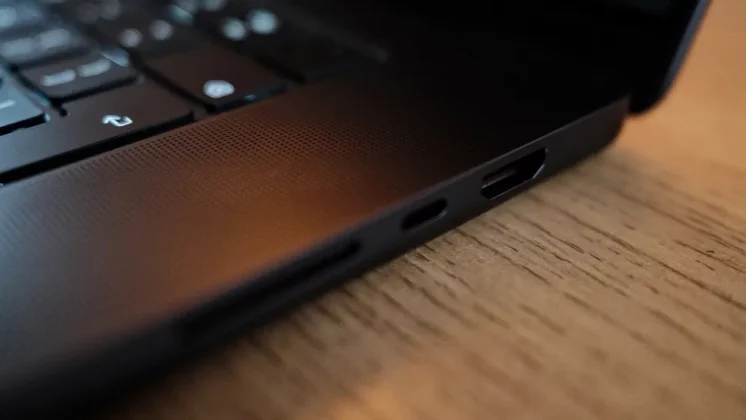 MacBook Pro 16 (M4 Pro, 2024)-2