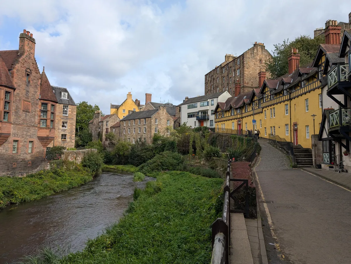 Apple iPhone 16 Pro-2