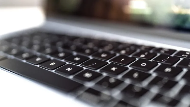 MacBook Air 15-inch (M4, 2025)󠁩󠁩󠁩󠁩󠁩󠁩-3