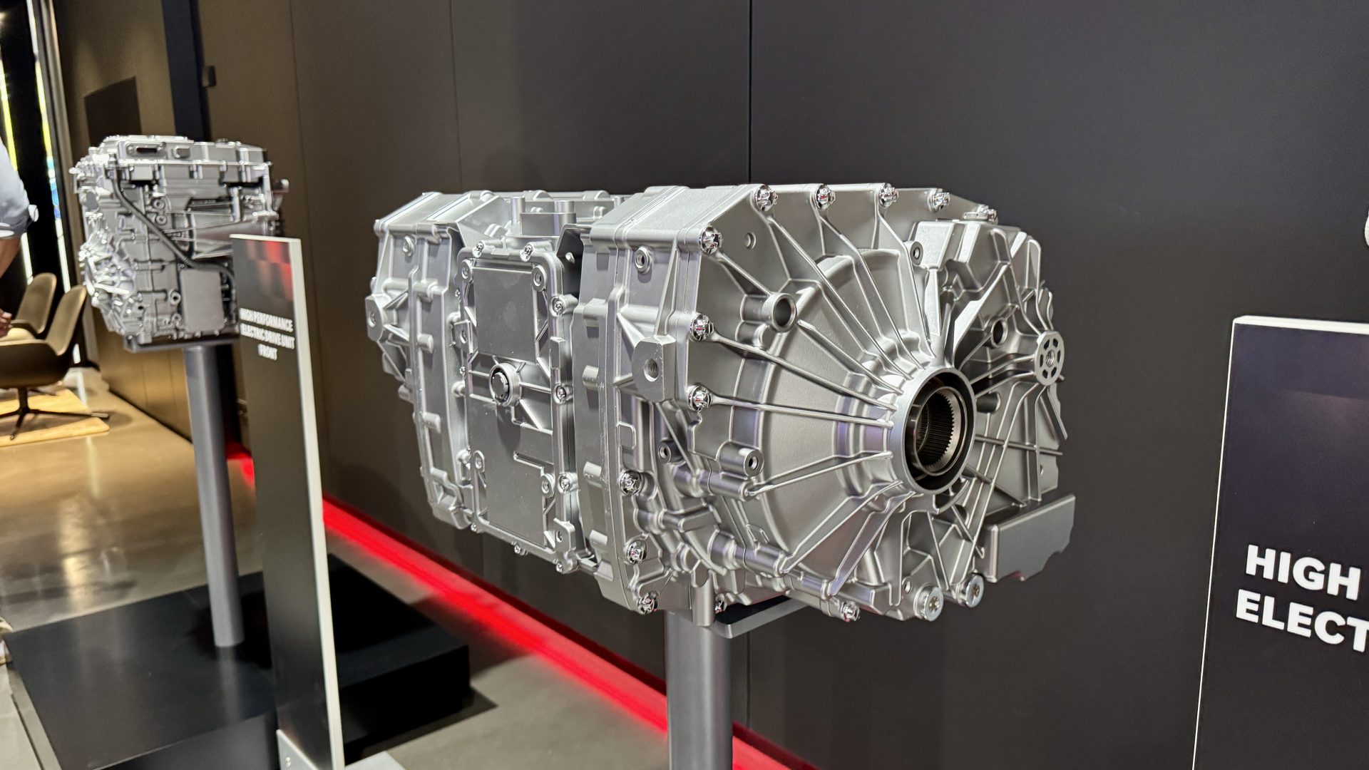 Mercedes-AMG бросает вызов Tesla и Porsche: новый 1360-сильный монстр готов стереть Taycan с дороги! фото