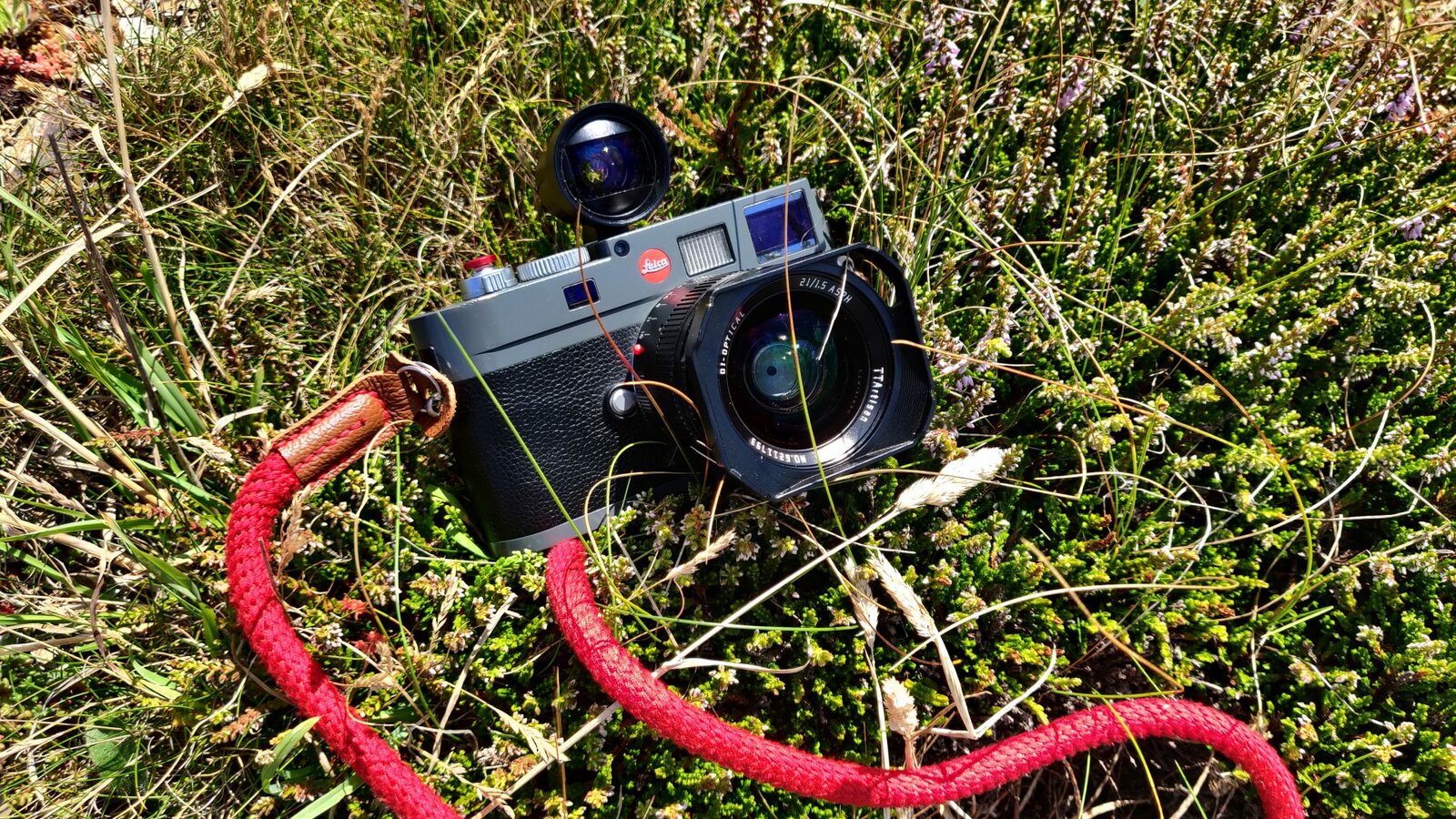 Мегапиксели, матрицы, стабилизация — но кому интересно, удобно ли камере в ваших руках? картинка Мегапиксели, матрицы, стабилизация — но кому интересно, удобно ли камере в ваших руках? фото