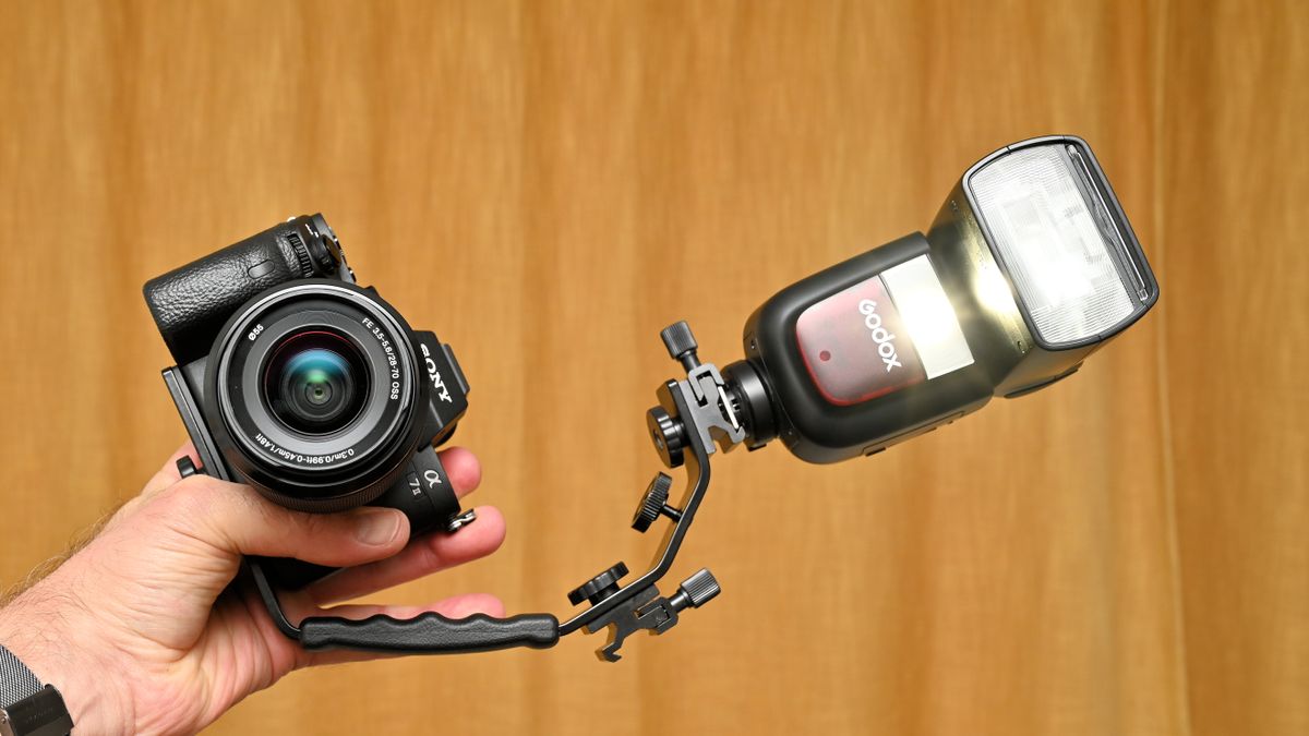 Лучшие L-образные кронштейны для камеры на 2025 год: легко делайте горизонтальные и вертикальные снимки картинка Chromlives Camera L-Bracket Mount Video Grip