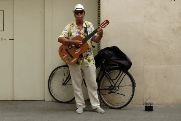 Обзор Fujifilm X-E5: идеальная альтернатива X100VI фото