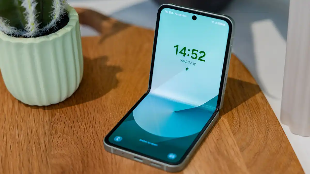 Ожидается, что Z Flip FE будет во многом похож на прошлогодний Z Flip 6