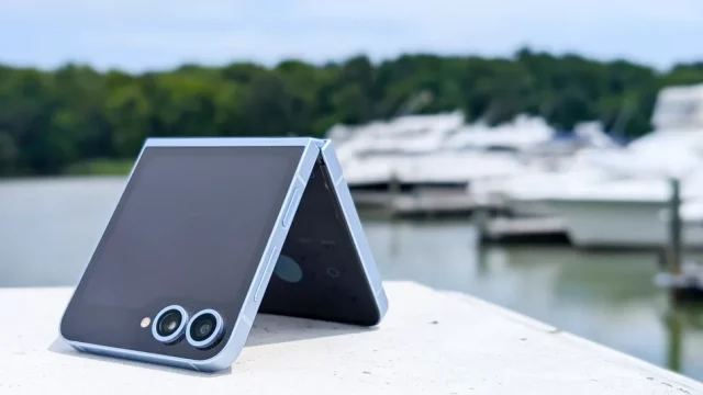 Galaxy Z Flip 7 1 Galaxy Z Flip 7