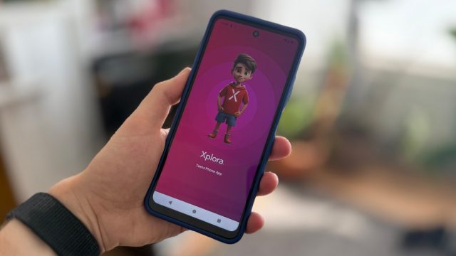 Родитель управляет настройками HMD X1 Fusion со своего телефона