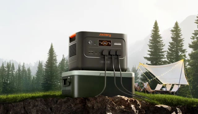 Jackery Explorer 3000 V2 Электростанция Jackery Explorer 3000 V2 размером с футбольный мяч заряжает ноутбук 48 раз!