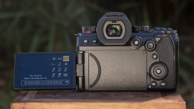 Лучшие камеры для видеоблогов: рейтинг 2025 года