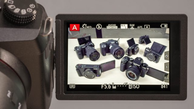 Лучшая камера для влогов с откидным экраном в 2025 году