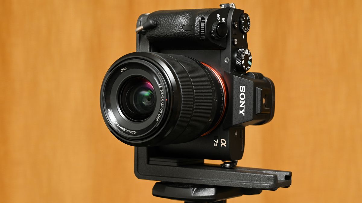 Лучшие L-образные кронштейны для камеры на 2025 год: легко делайте горизонтальные и вертикальные снимки картинка Manfrotto L-Bracket Q2