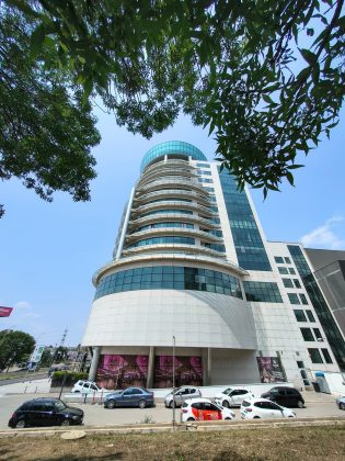 Motorola Edge (2025) против Motorola Edge (2024)