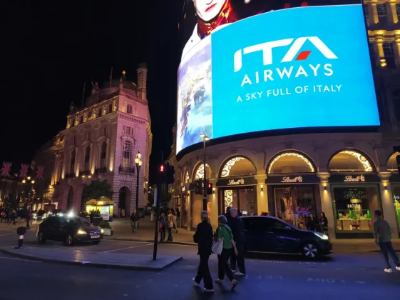 Обзор Motorola Edge 60 Pro: о такой внешности флагманы только мечтают фото