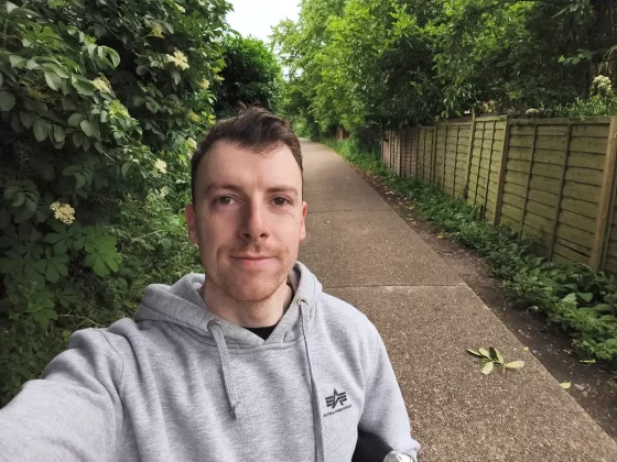 Обзор Motorola Edge 60 Pro: о такой внешности флагманы только мечтают фото