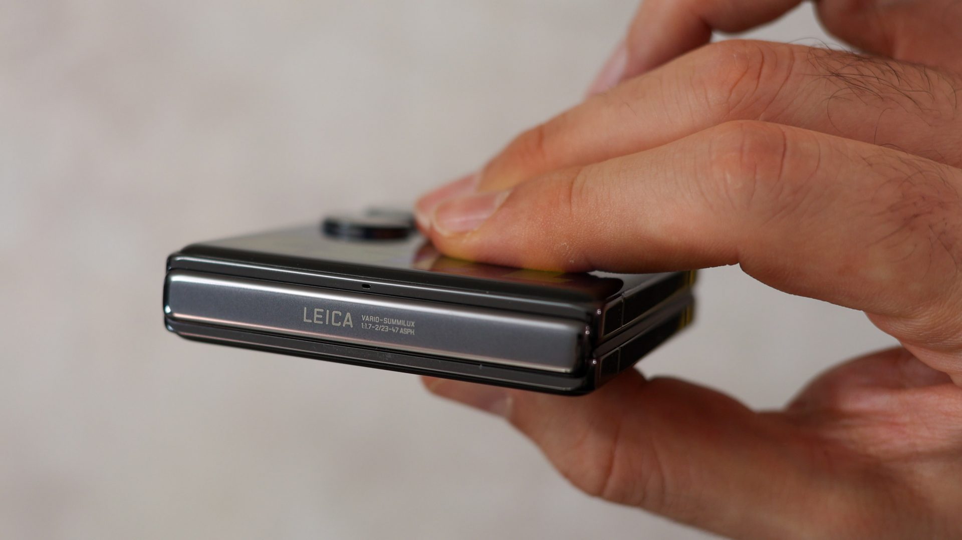 Xiaomi Mix 2 бросает вызов Samsung, предлагая впечатляющие функции телефона-раскладушки по привлекательной цене картинка Xiaomi Mix 2 бросает вызов Samsung, предлагая впечатляющие функции телефона-раскладушки по привлекательной цене