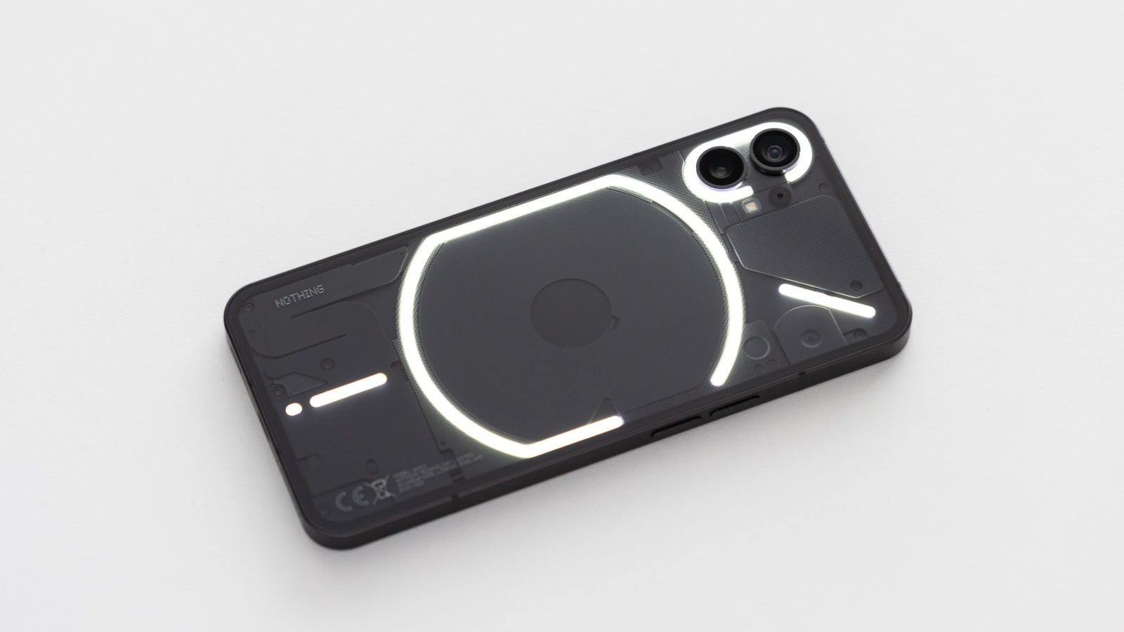 Nothing Phone (1) раздружился с Android 16, но обрел новые функции 