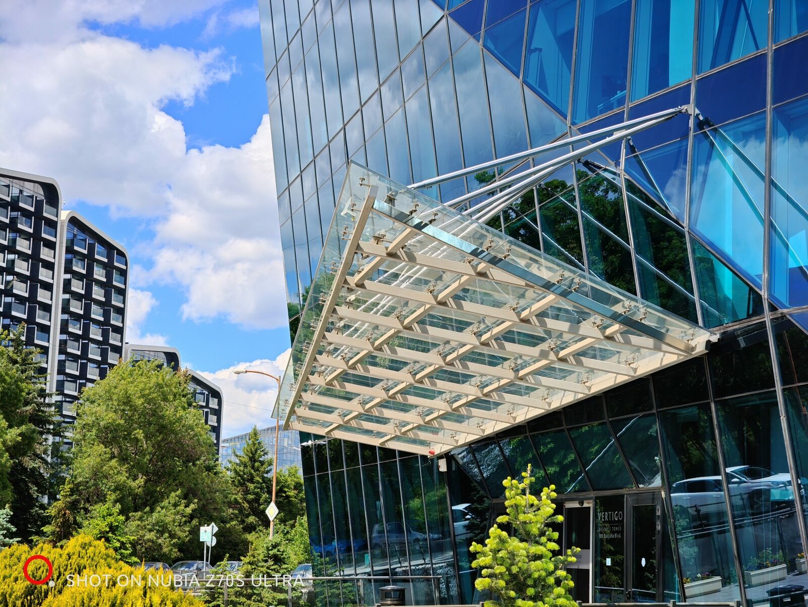 Nubia Z70S Ultra: обзор флагмана с улучшенной камерой картинка nubia Z70S Ultra