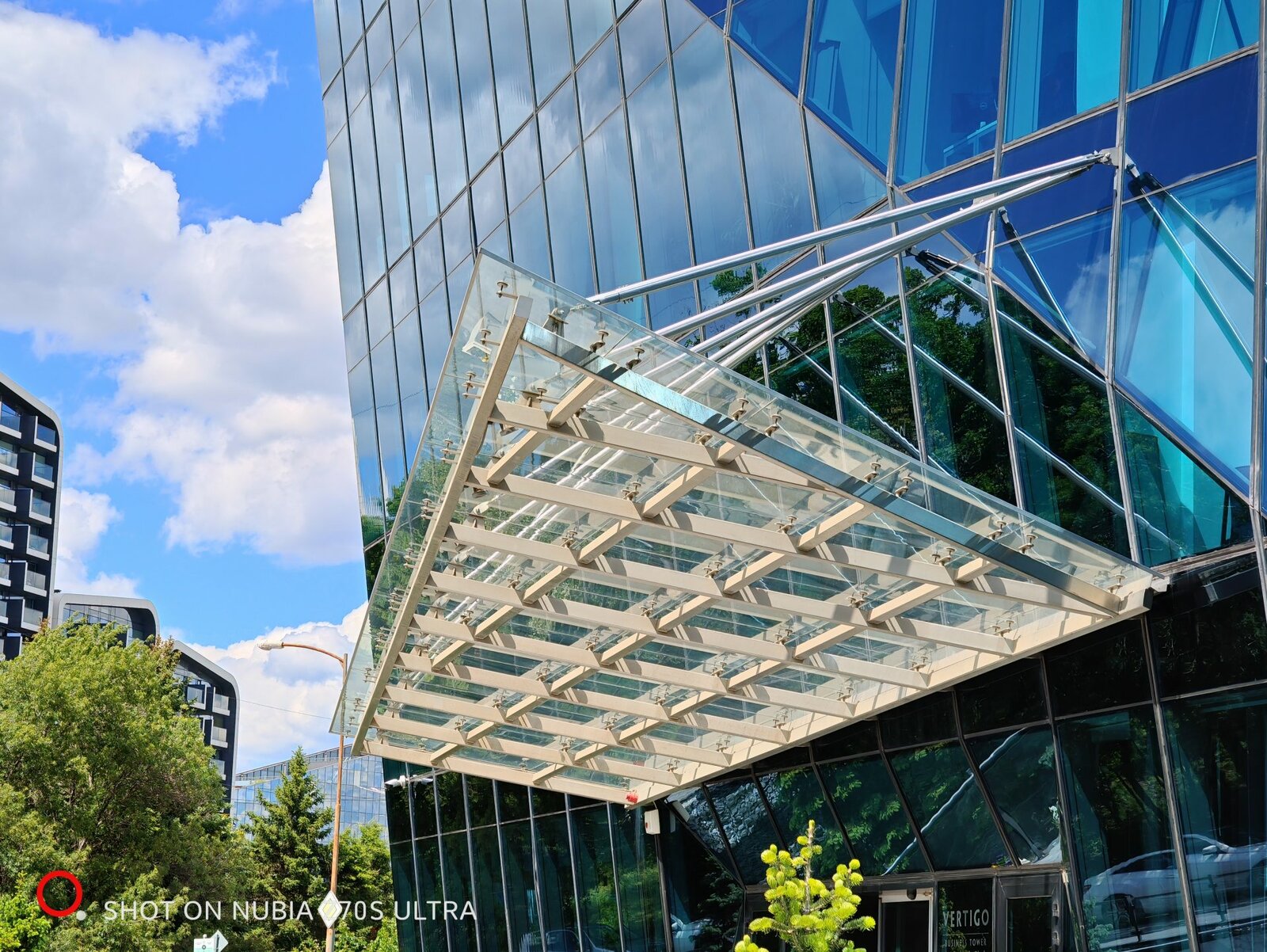 Nubia Z70S Ultra: обзор флагмана с улучшенной камерой картинка nubia Z70S Ultra