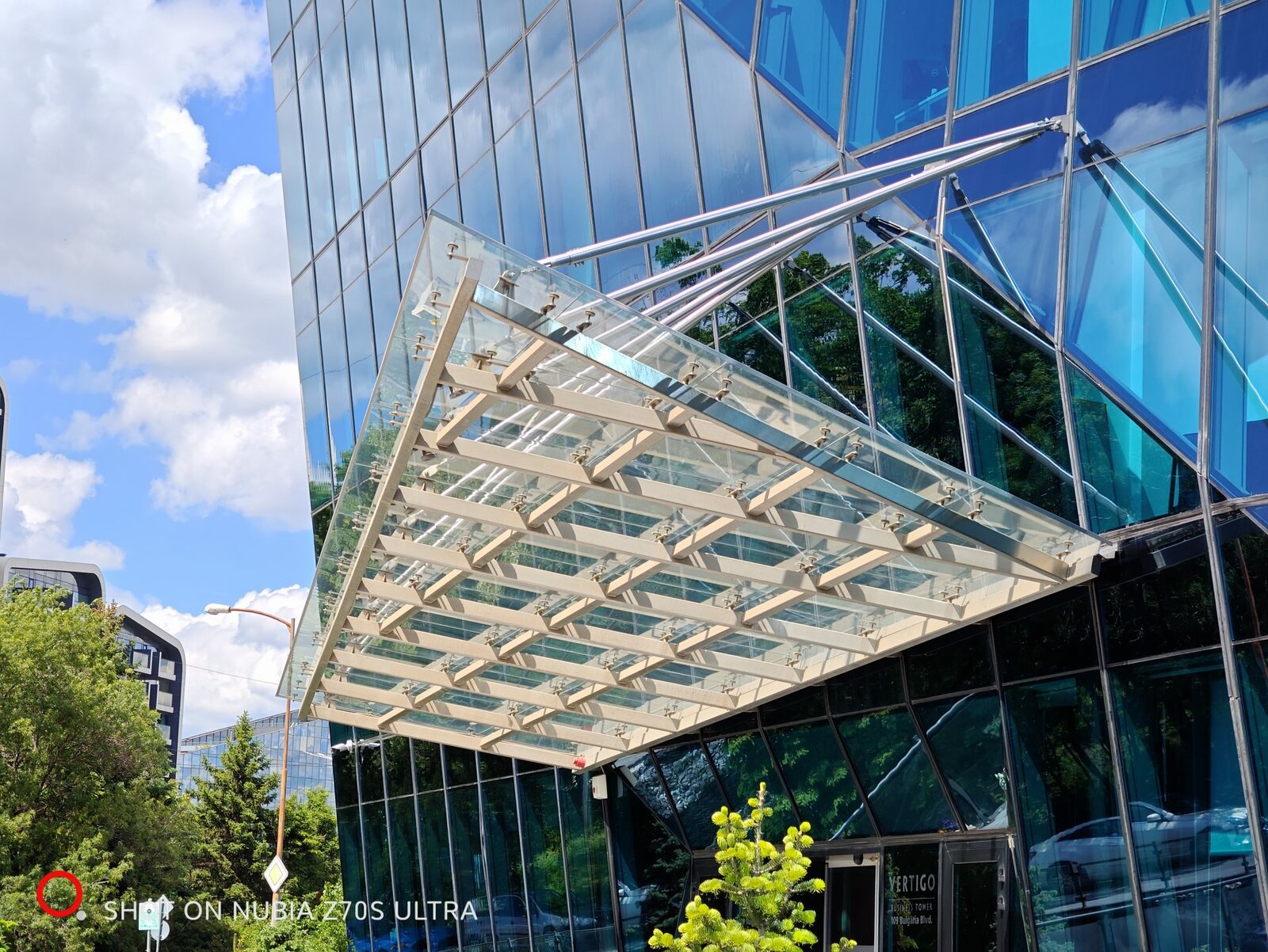 Nubia Z70S Ultra: обзор флагмана с улучшенной камерой картинка nubia Z70S Ultra