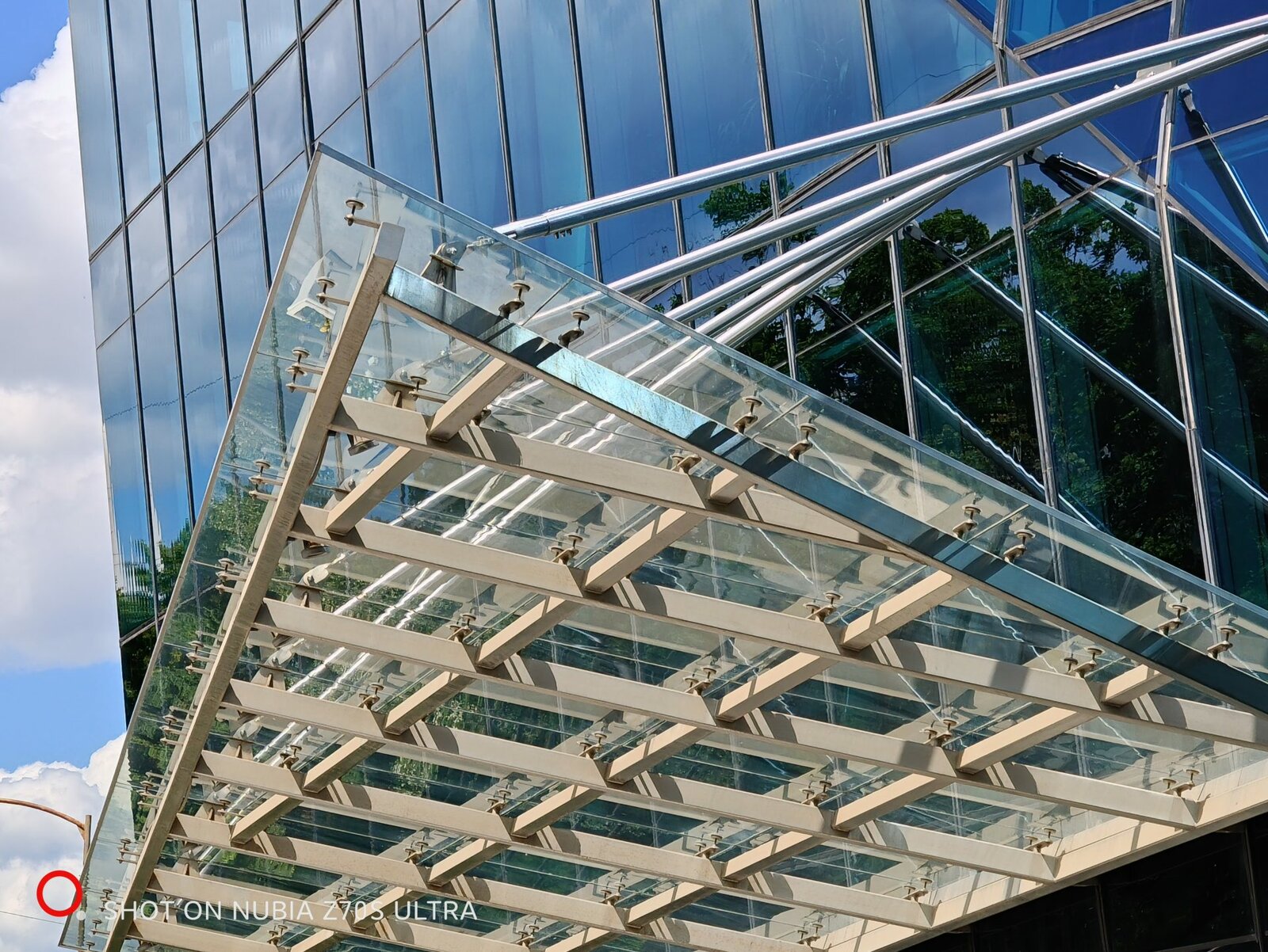 Nubia Z70S Ultra: обзор флагмана с улучшенной камерой картинка nubia Z70S Ultra