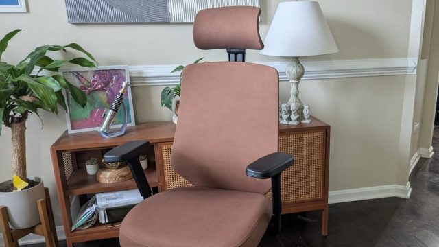 офисное кресло