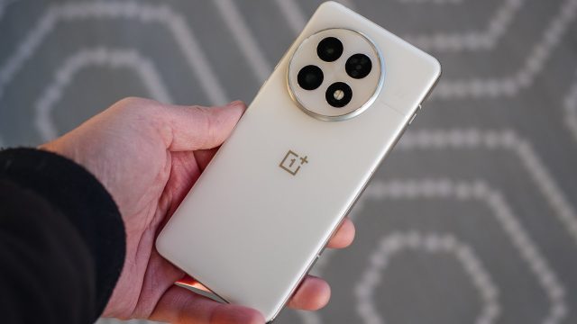 Обзор OnePlus 13s: главные особенности нового флагмана