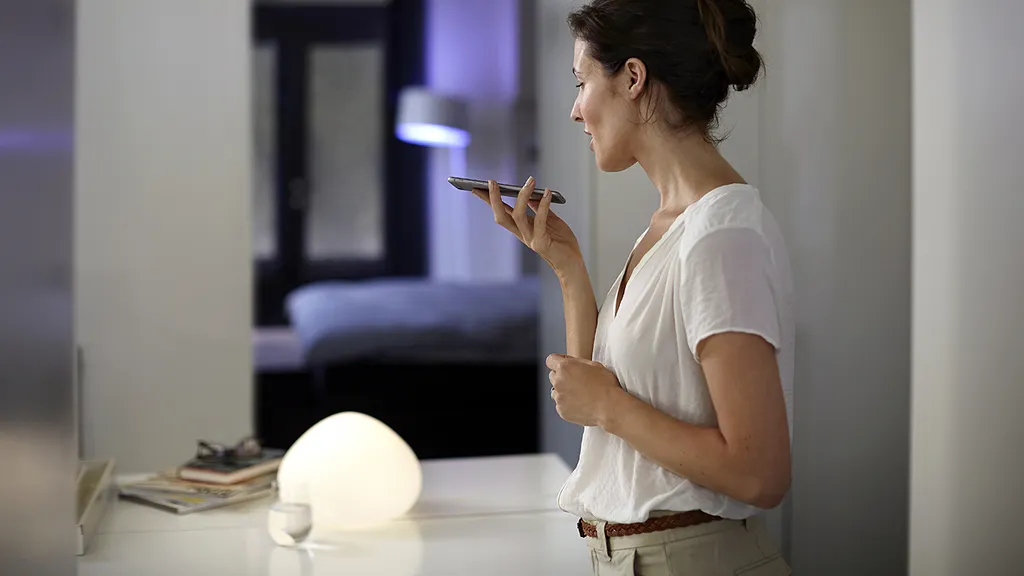 370379Philips Hue запускает ИИ-помощника: освещение по настроению одним словом