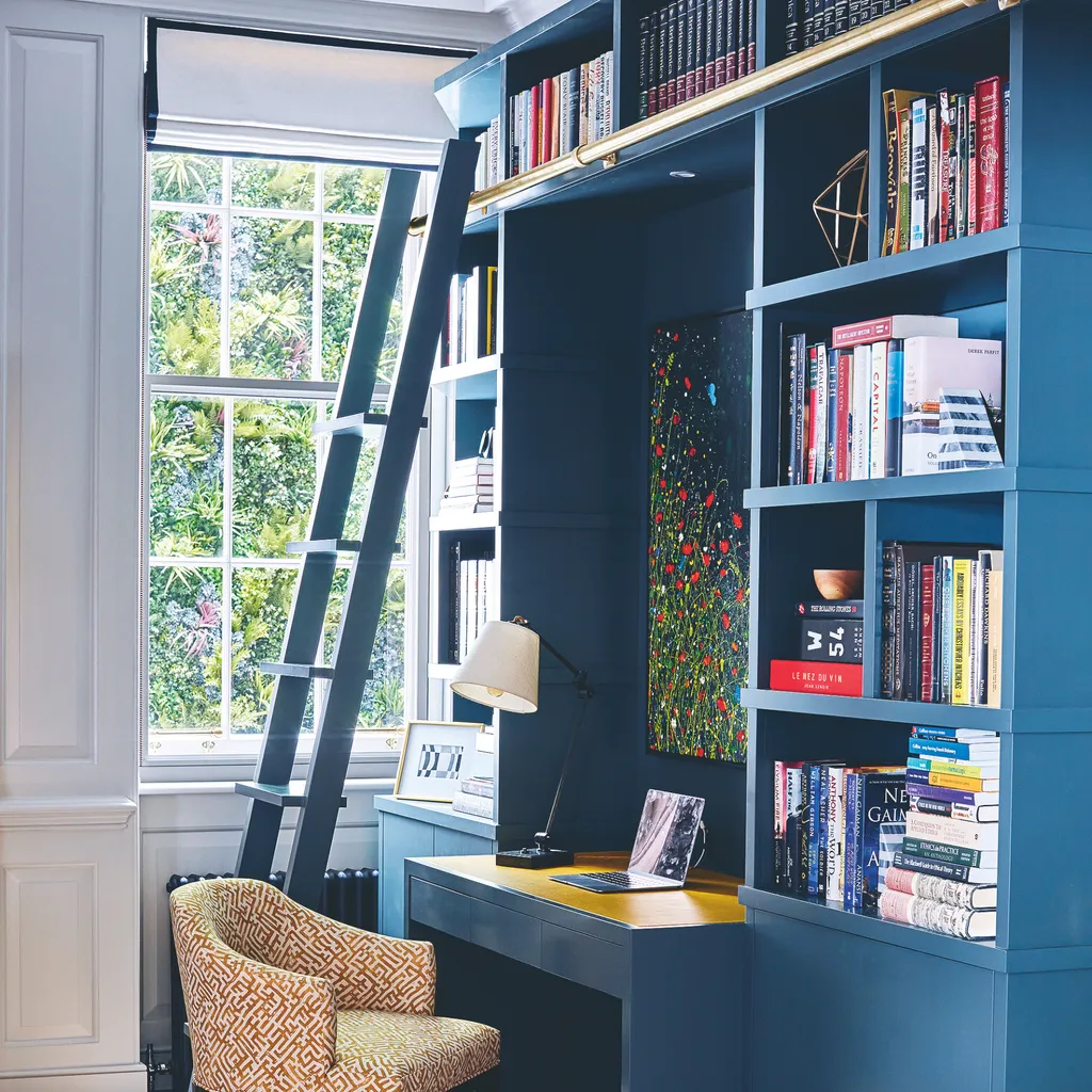 Почему не стоит хранить книги на чердаке