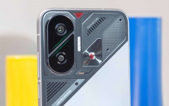 379554Poco F7 наконец-то у нас в руках — и вы только полюбуйтесь на него