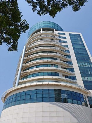 Обзор Poco F7: флагман по цене середнячка — это реальность? фото