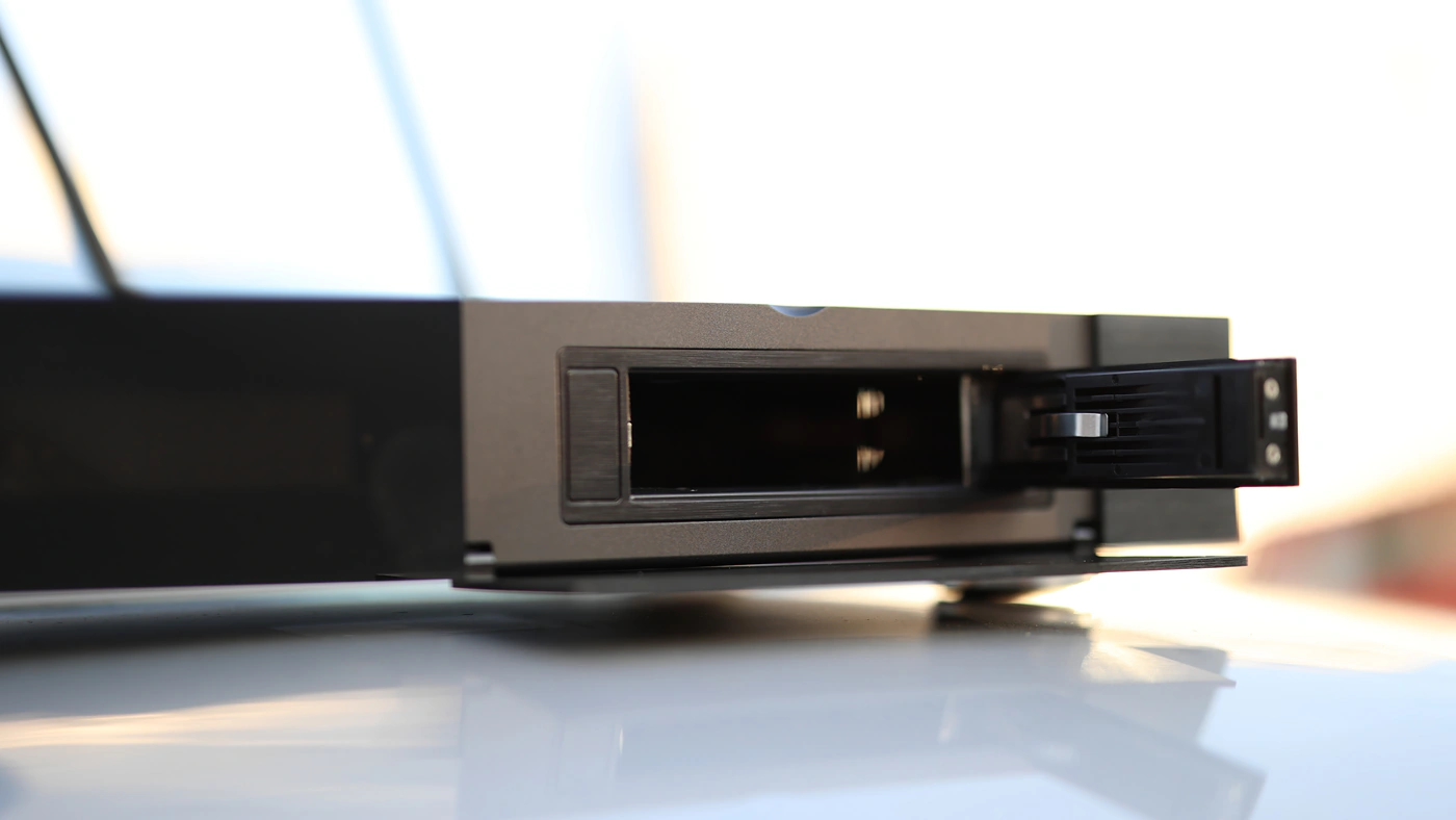 Обзор R_Volution PlayerOne 8K: максимальное качество видео HDR10+ картинка R_Volution PlayerOne 8K