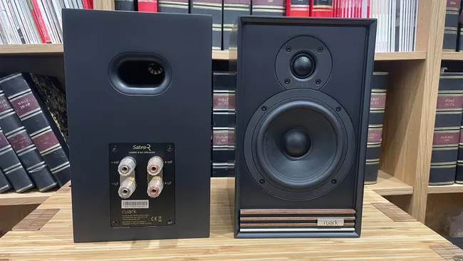 Обзор Ruark Sabre-R: компактные колонки с очаровательным звучанием картинка Ruark Sabre-R