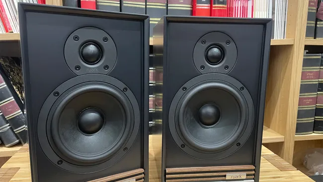 Обзор Ruark Sabre-R: компактные колонки с очаровательным звучанием картинка Ruark Sabre-R