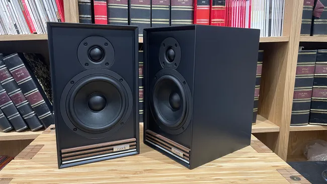 Обзор Ruark Sabre-R: компактные колонки с очаровательным звучанием картинка Ruark Sabre-R