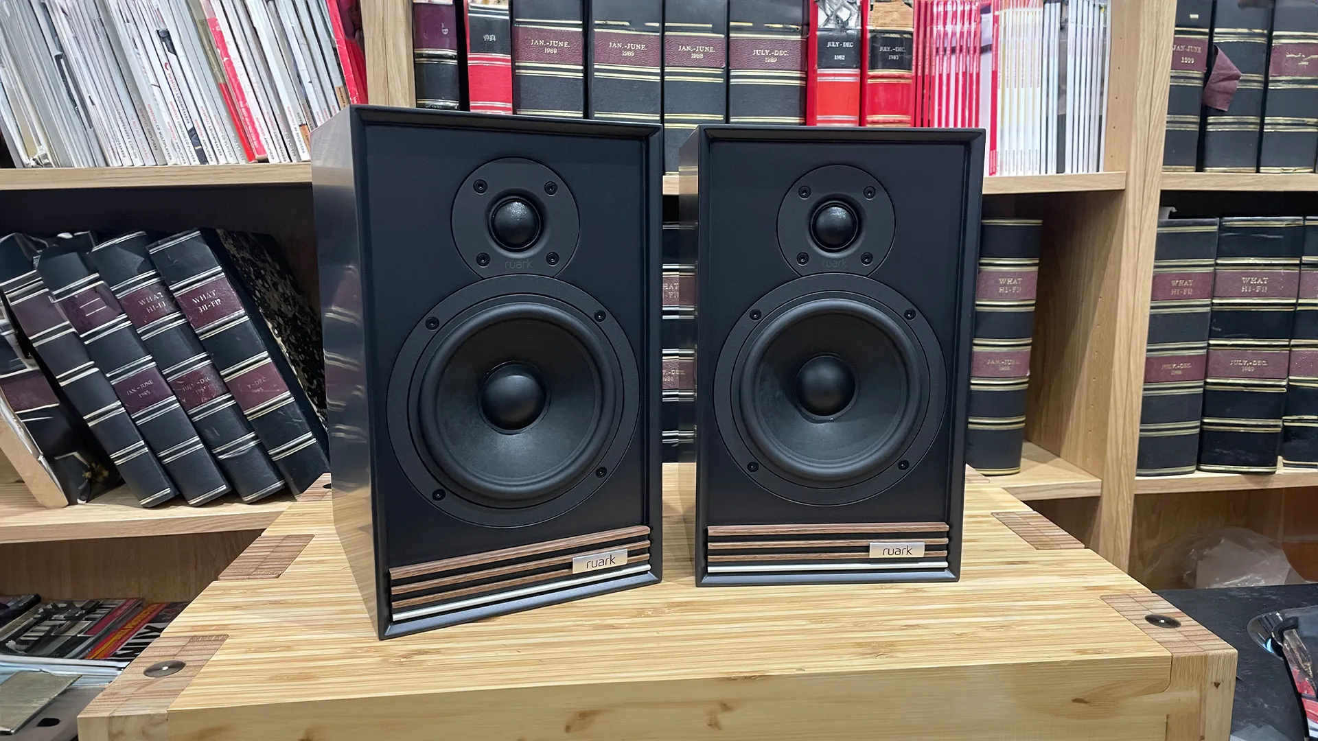 388417Обзор Ruark Sabre-R: компактные колонки с очаровательным звучанием