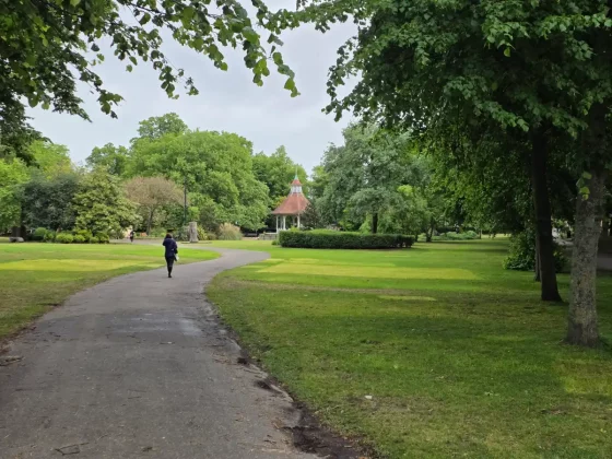 Стоит ли покупать Galaxy S25 Edge: мнение эксперта фото