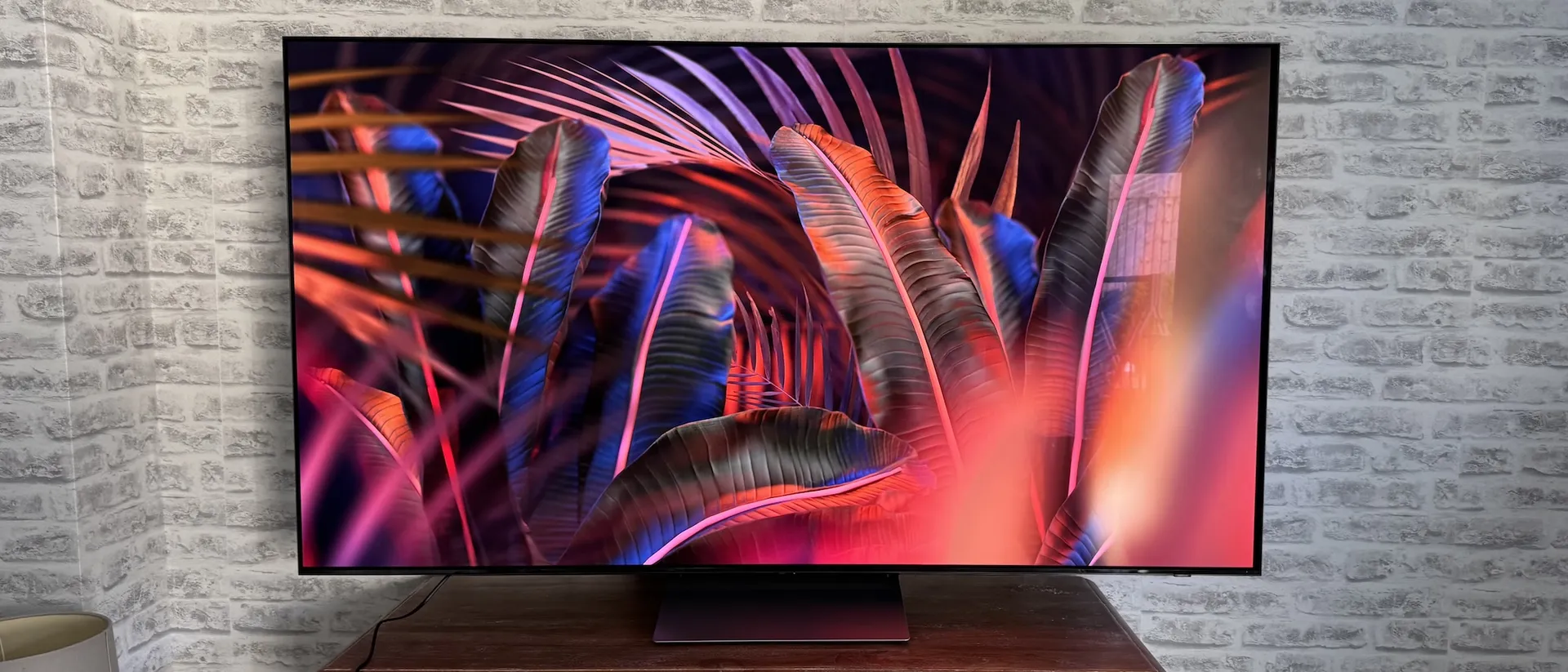 Обзор Samsung S90F: флагманская мощь по доступной цене