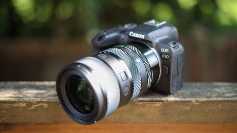 Объектив Sigma 17-40 мм f/1.8 DC в сочетании с Canon EOS R10