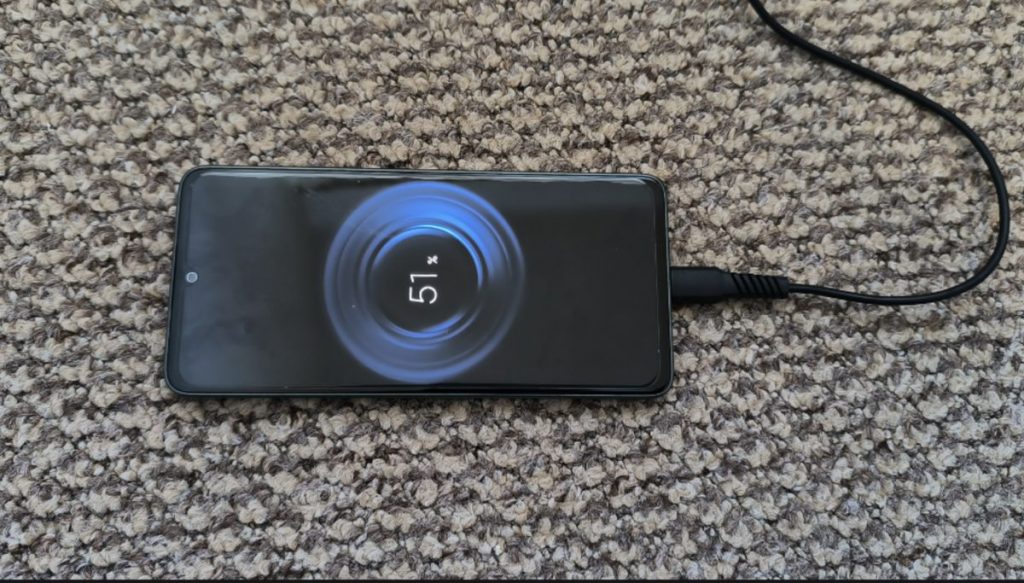 Я заряжал свой телефон неправильно 10 лет: делаете ли вы ту же ошибку? картинка телефон